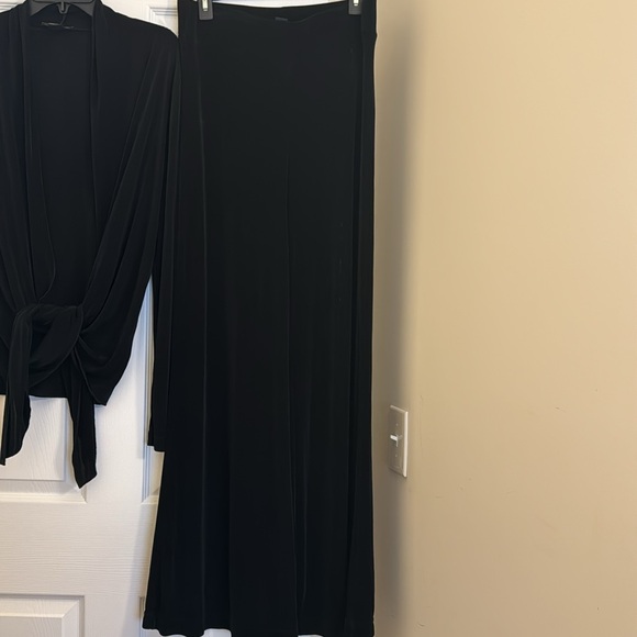 Boston Proper long sleeve top and pants. Stretchy. Size Medium black - Picture 3 of 5